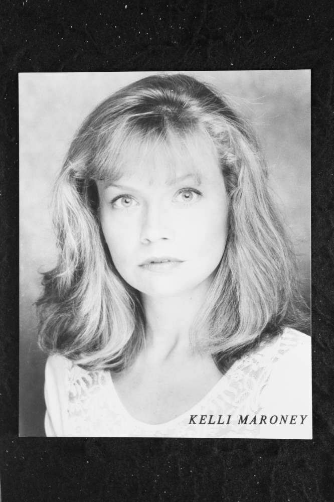 Kelli Maroney - 8x10 Headshot Photo Poster painting w/ Resume - Scream Queen