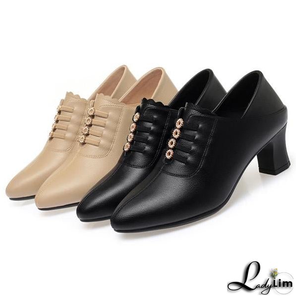 Fashionable and Minimalist winter Shoes