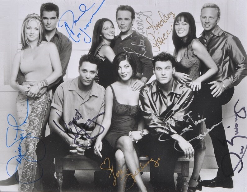 BEVERLY HILLS, 90210 CAST Signed Photo Poster painting X8 Jennie Garth, Luke Perry, Ian Ziering, Tori Spelling, Brian Austin Green, Lindsay Price wcoa