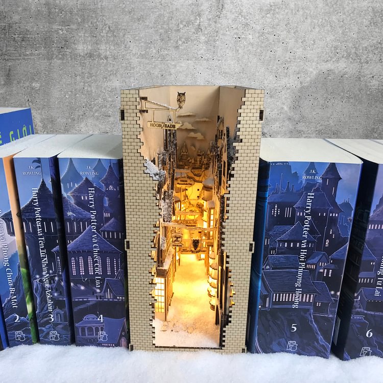 Hogsmeade Village Book Nook | Anavrin