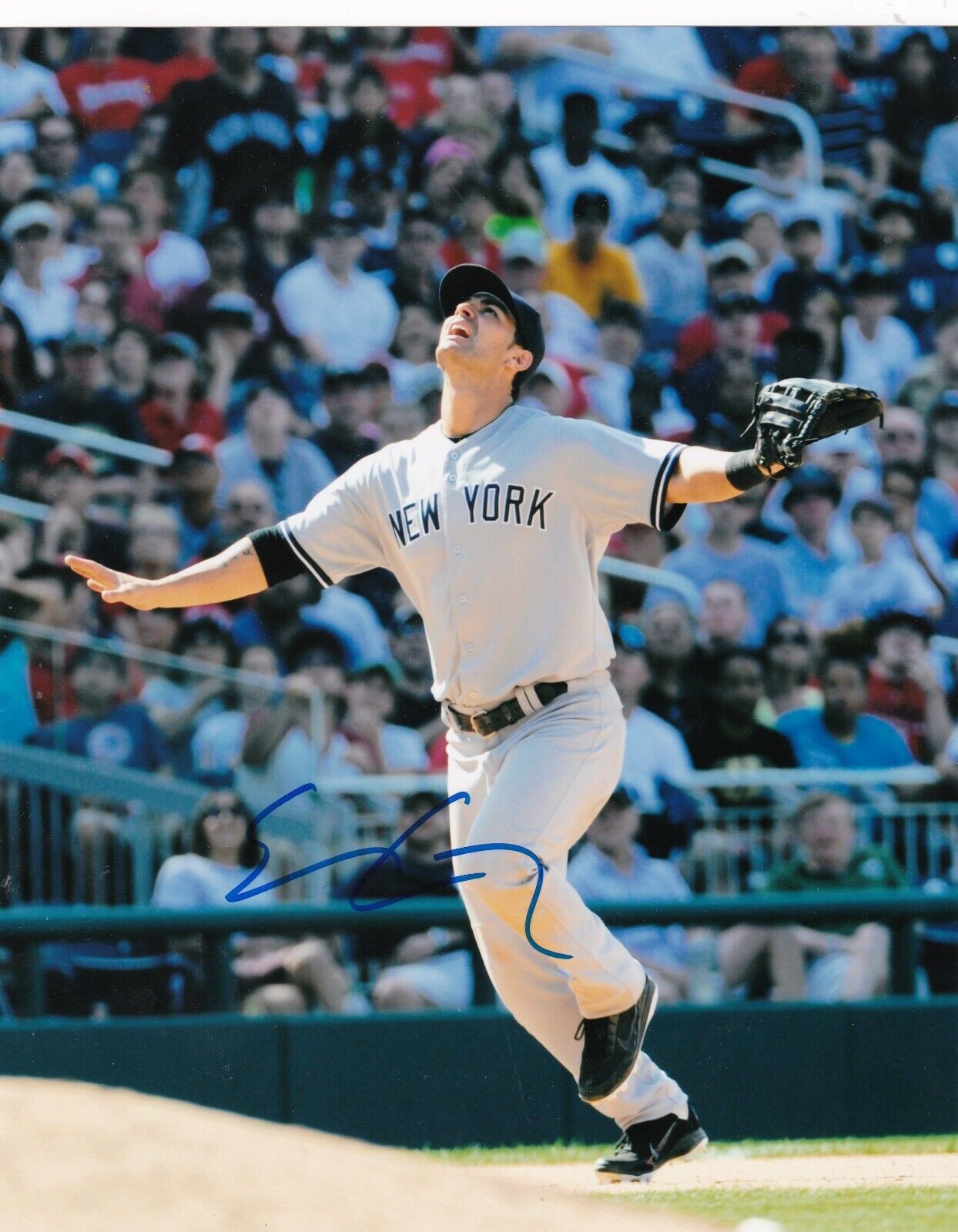 ERIC CHAVEZ NEW YORK YANKEES ACTION SIGNED 8x10