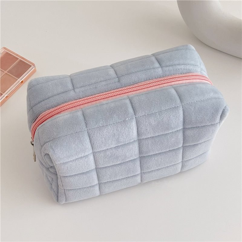 PURDORED 1 Pc Cute Fur Makeup Bag for Women Zipper Large Solid Color Cosmetic Bag Travel Make Up Toiletry Bag Washing Pouch