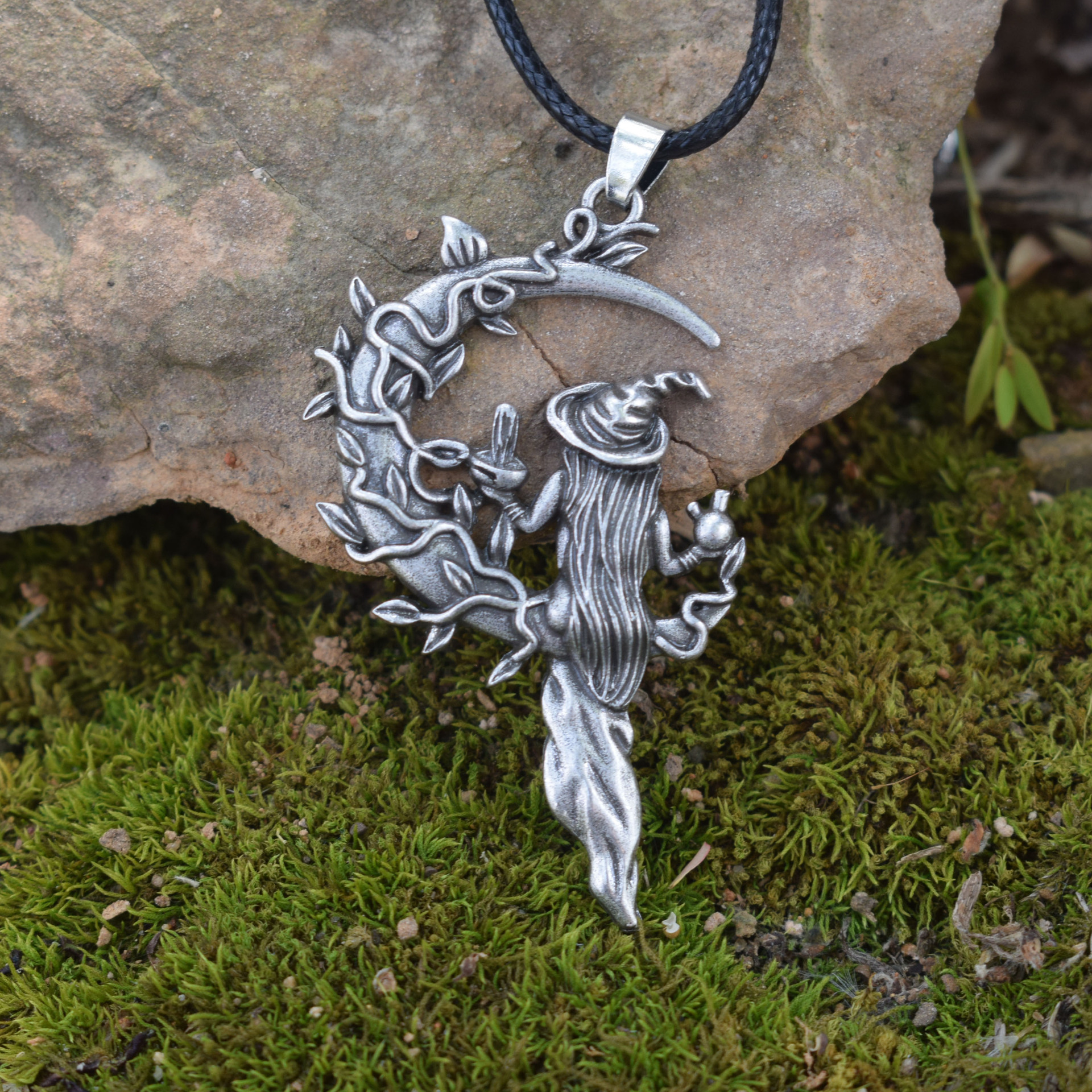 Mysterious Crescent Moon Witch - Branch - Woman Necklace 