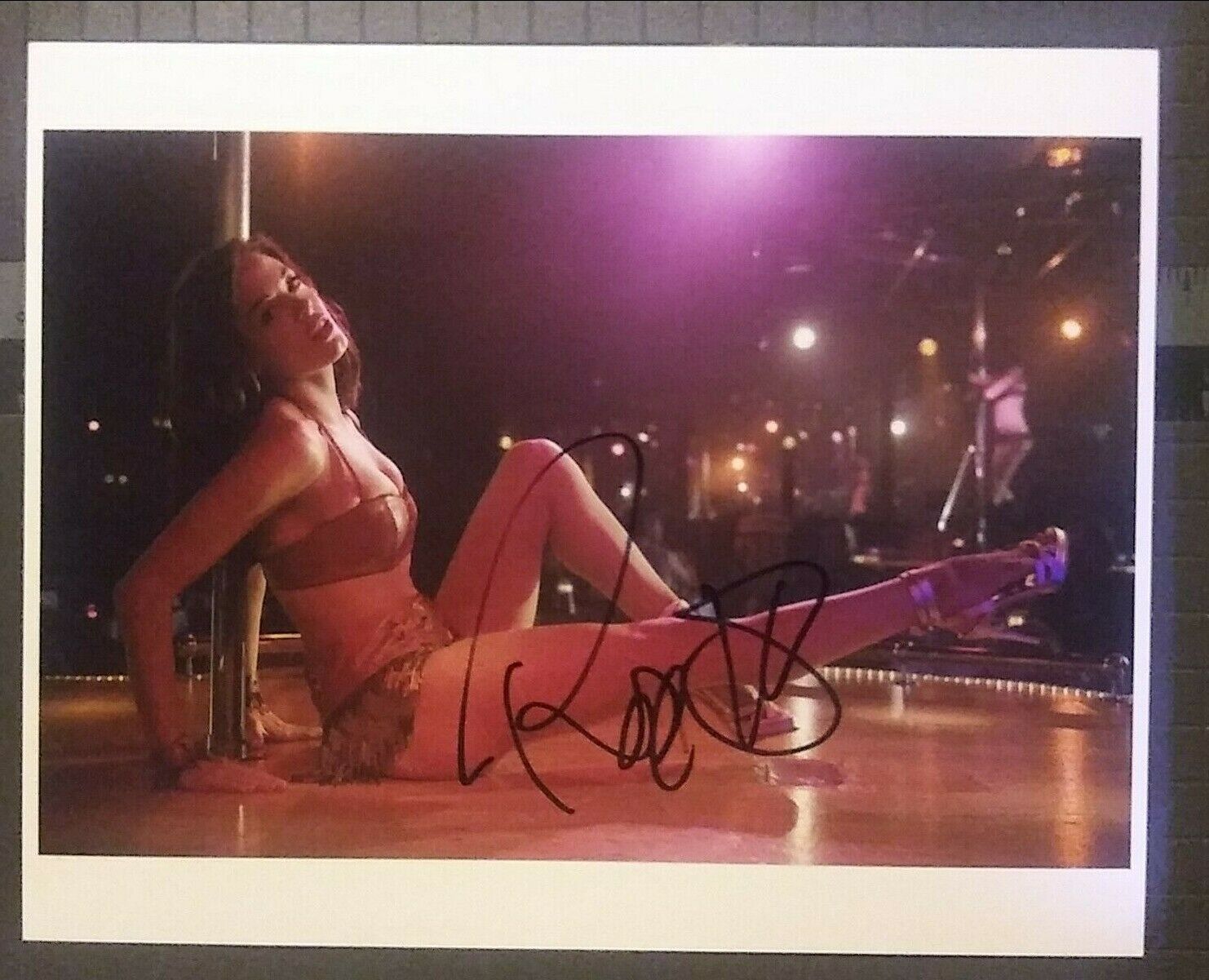 Rose McGowan signed 8x10