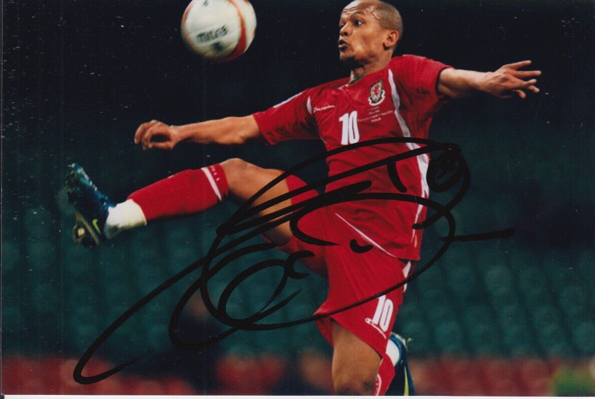 ROBERT EARNSHAW HAND SIGNED 6X4 Photo Poster painting WALES FOOTBALL AUTOGRAPH 1