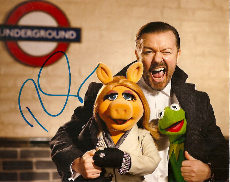 Ricky Gervais Muppets Signed Autographed 8x10 Photo Poster painting COA