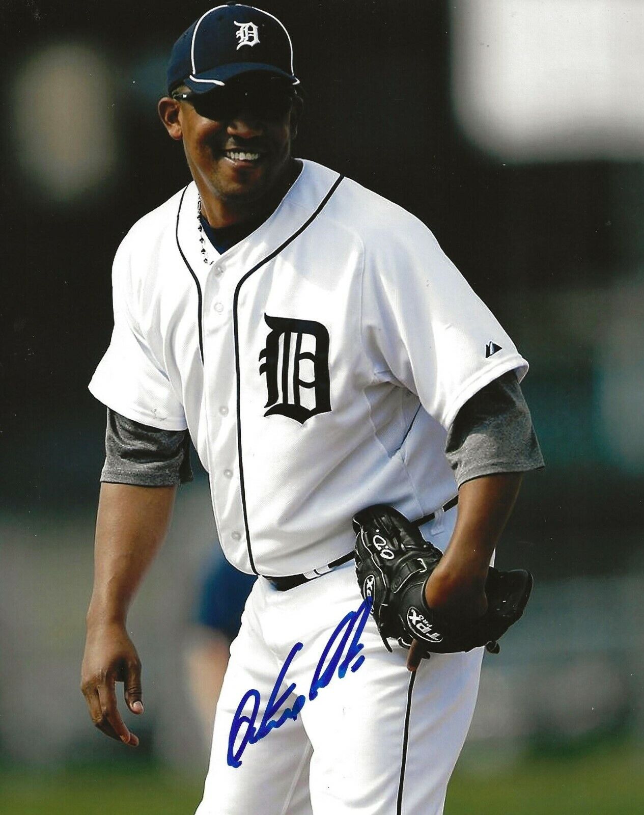 Octavio Dotel signed Detroit Tigers 8x10 Photo Poster painting autographed