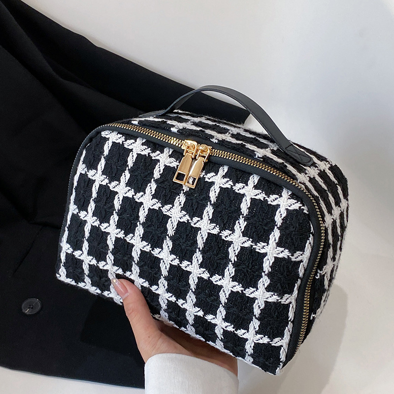 Mature Women Portable Large-capacity Cosmetics Handbag