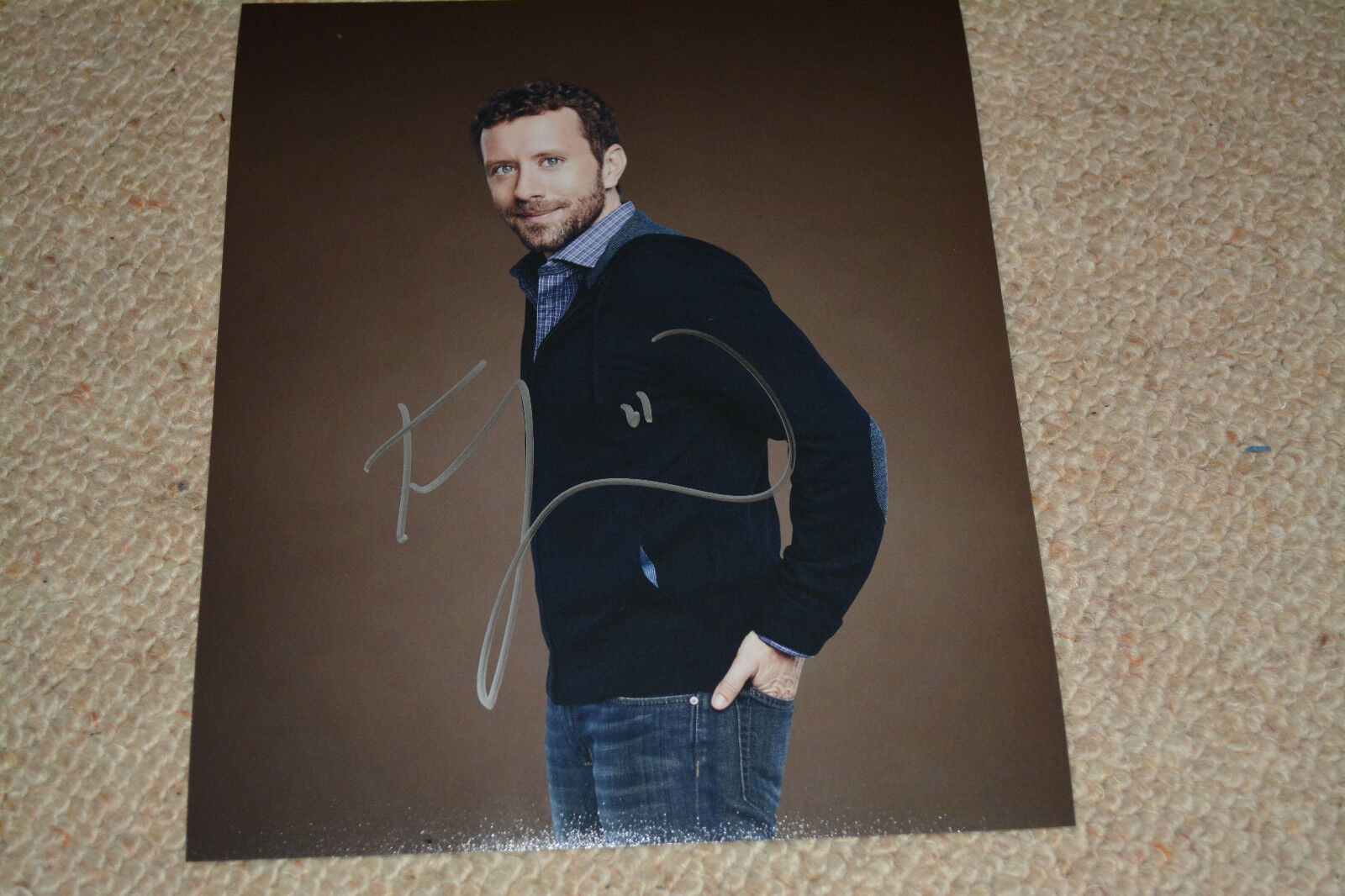 TJ THYNE signed autograph In Person 8x10 (20x25 cm) BONES