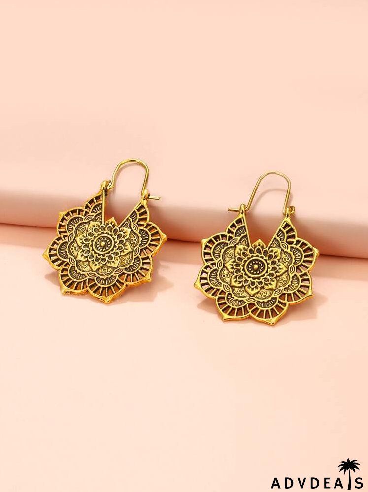 Hollow Out Flower Design Hoop Earrings