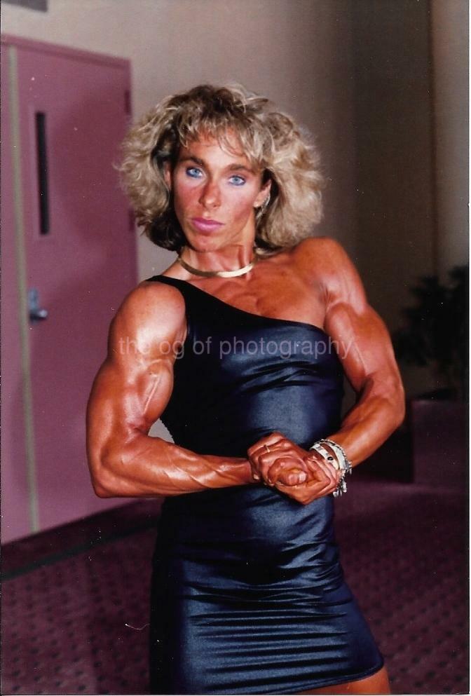 FEMALE BODYBUILDER 80's 90's FOUND Photo Poster painting Color MUSCLE WOMAN Original EN 16 23 K