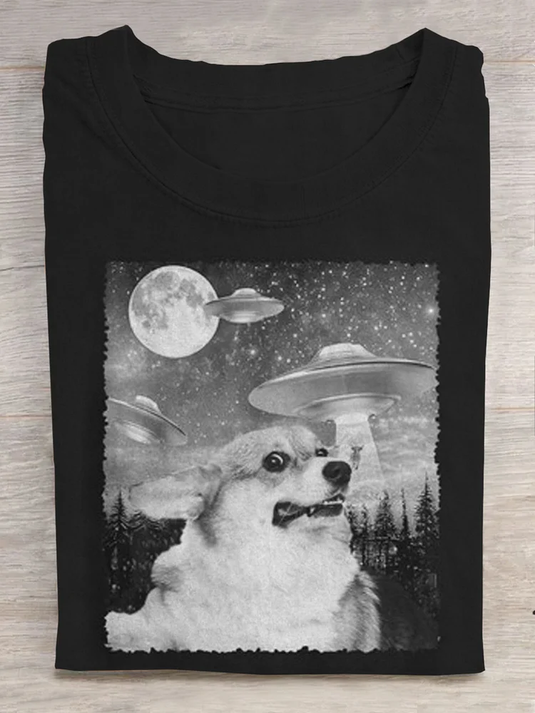 Funny Scared Dog Selfie with UFOs Weird Print T-shirt