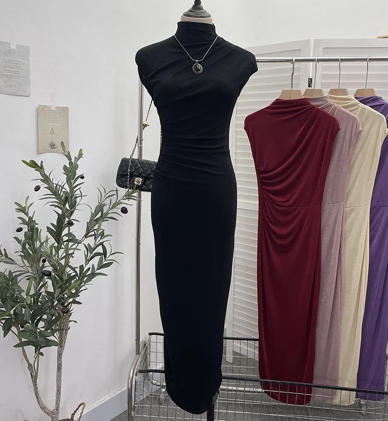 Uveng Ceclent Unique Dress With Thin Folds And Hips High-Collar After The Opening Of The Fork Dress 8858