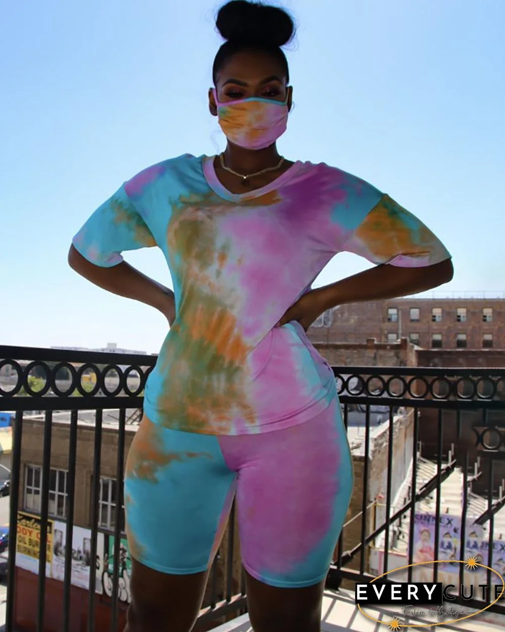 Tie Dye Print V-neck Top & Shorts Set With Face Cover P15943