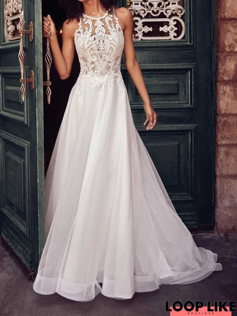 Lace sleeveless halter wedding dress