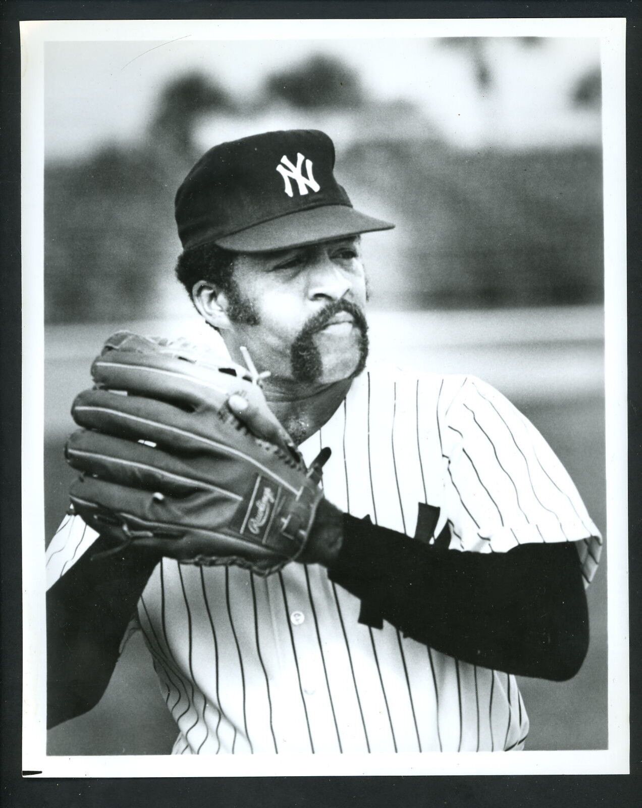 Luis Tiant 8 x 10 B&W Photo Poster painting New York Yankees