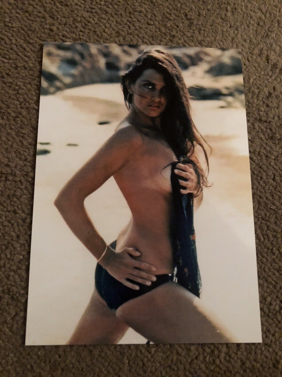 CAROLINE MUNRO (JAMES BOND) UNSIGNED Photo Poster painting- 7x5”