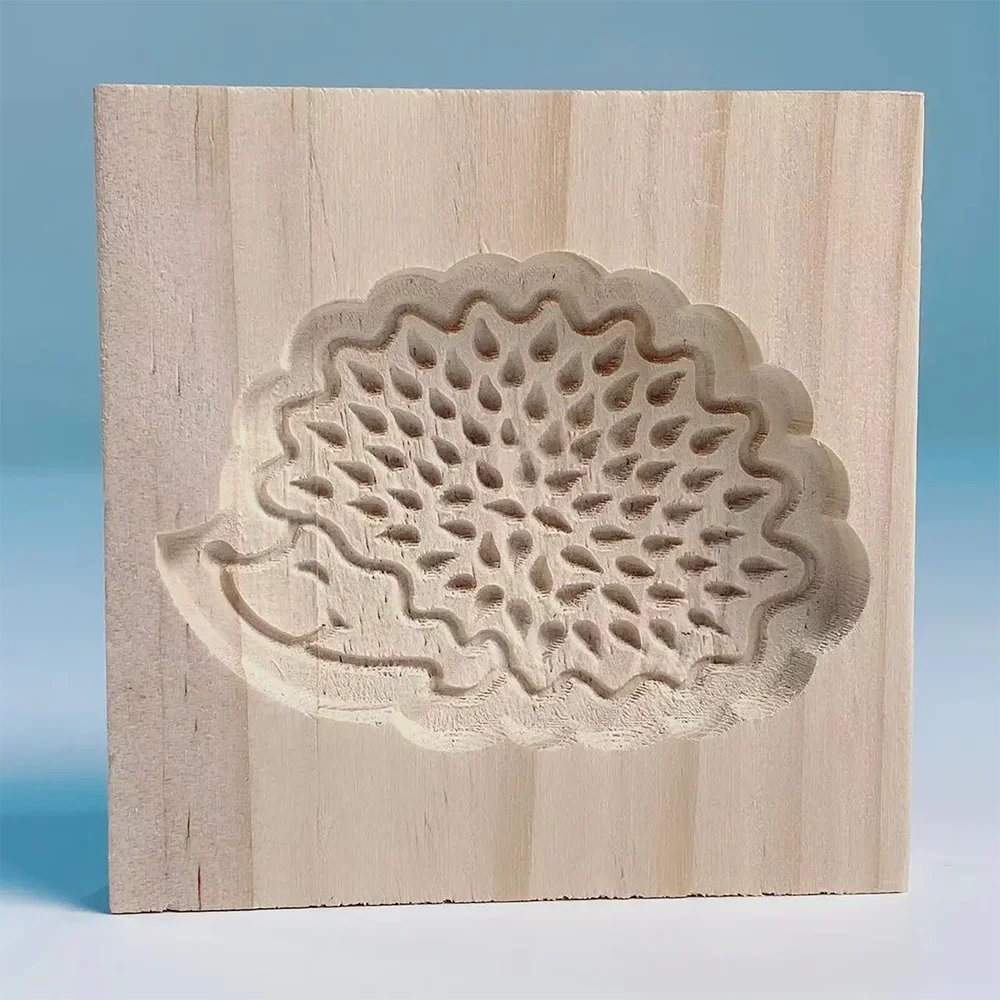 Purexcellent&trade; Smiley hedgehog cat household wooden biscuit mold