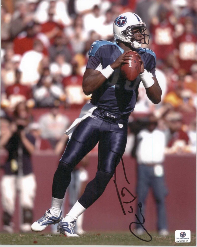 Vince Young Signed Autographed Glossy 8x10 Photo Poster painting Tennessee Titans - COA Matching Holograms