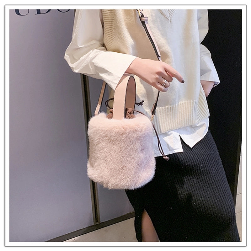 Autumn And Winter New Trendy Simple Plush Mini Portable Shoulder Crossbody Bag Women’s Retro Cylinder Bucket Bag