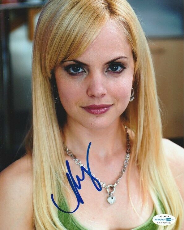 *SEXY* MENA SUVARI SIGNED 8x10 Photo Poster painting! AMERICAN BEAUTY PIE AUTOGRAPH ACOA COA