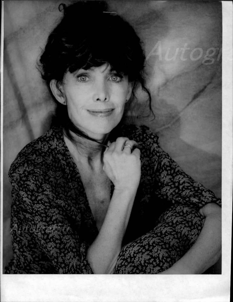 Beth Howland - 8x10 Headshot Photo Poster painting w/ Resume