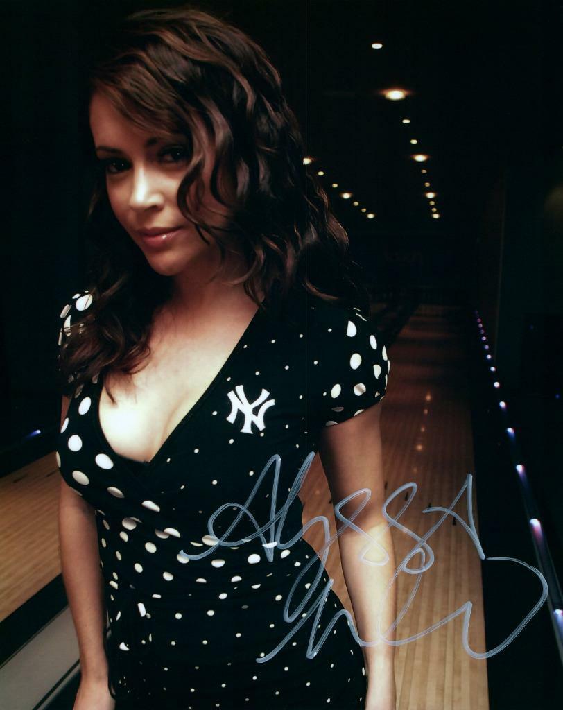 Alyssa Milano autographed 8x10 Photo Poster painting signed Picture Very Nice and COA