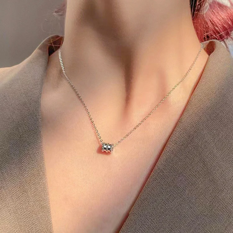 Silver pendant necklace with a turning shaft