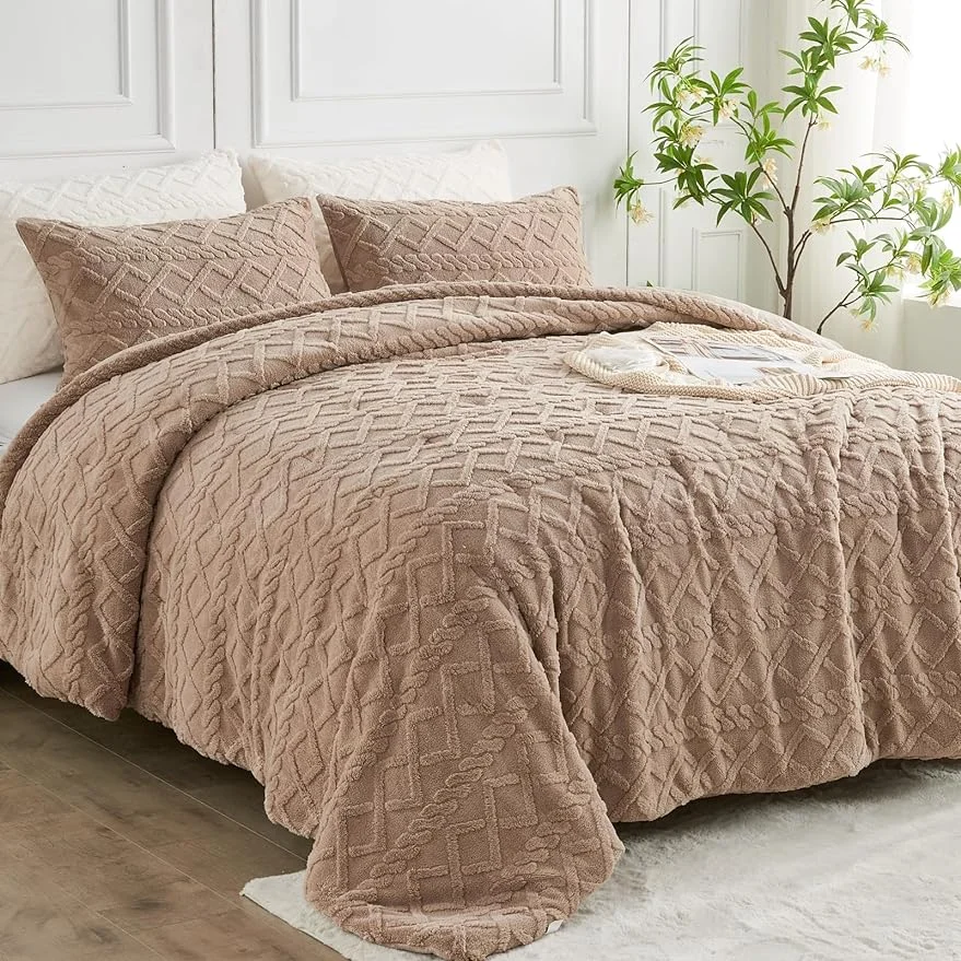 Comforter Twin/Queen Size, 3 Pieces Luxury Fluffy Velvet Bedding Queen Comforter Set, Tufted Cable Pattern, Ultra Soft Thick Winter Heavy Comforter Set, with 2 Pillowcase