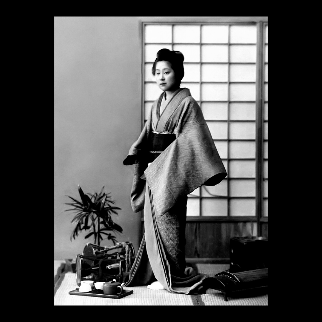 VINTAGE JAPANESE GEISHA CANVAS PRINT