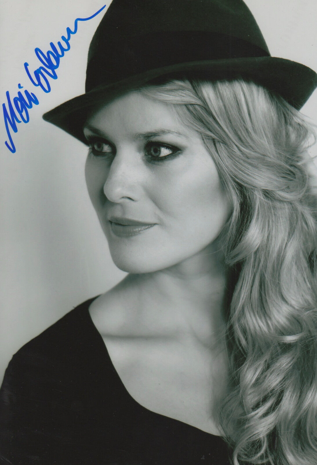 Mari Eriksmoen Opera signed 8x12 inch Photo Poster painting autograph