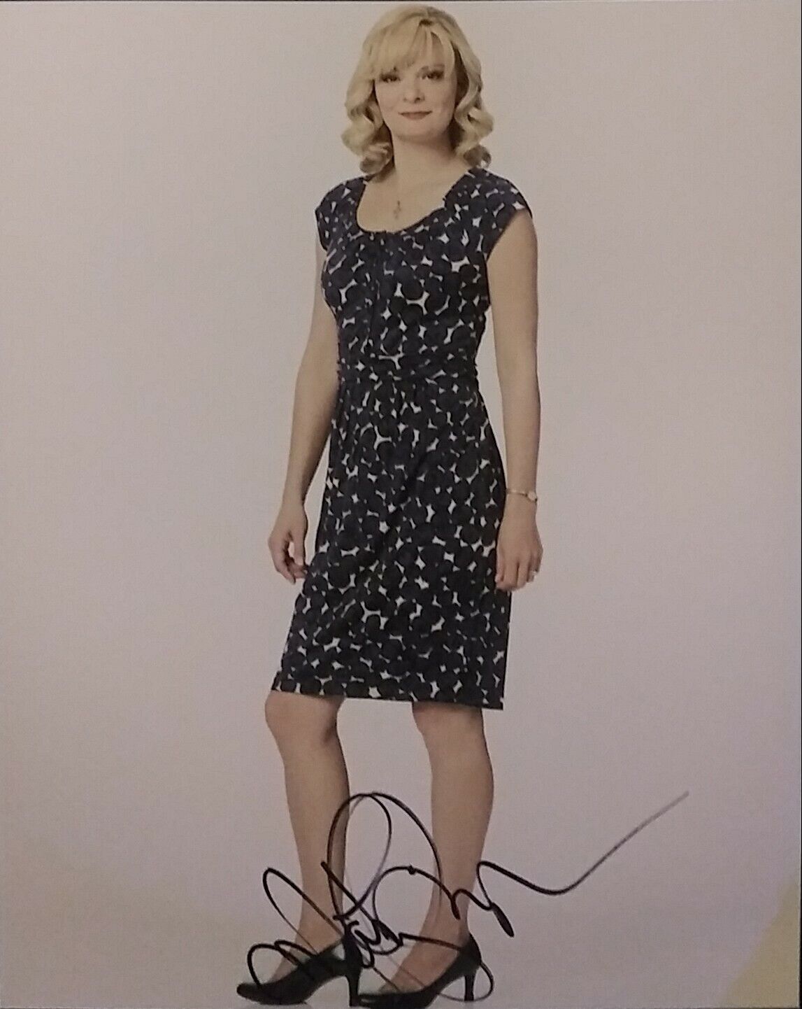 Martha Plimpton signed 8 x 10