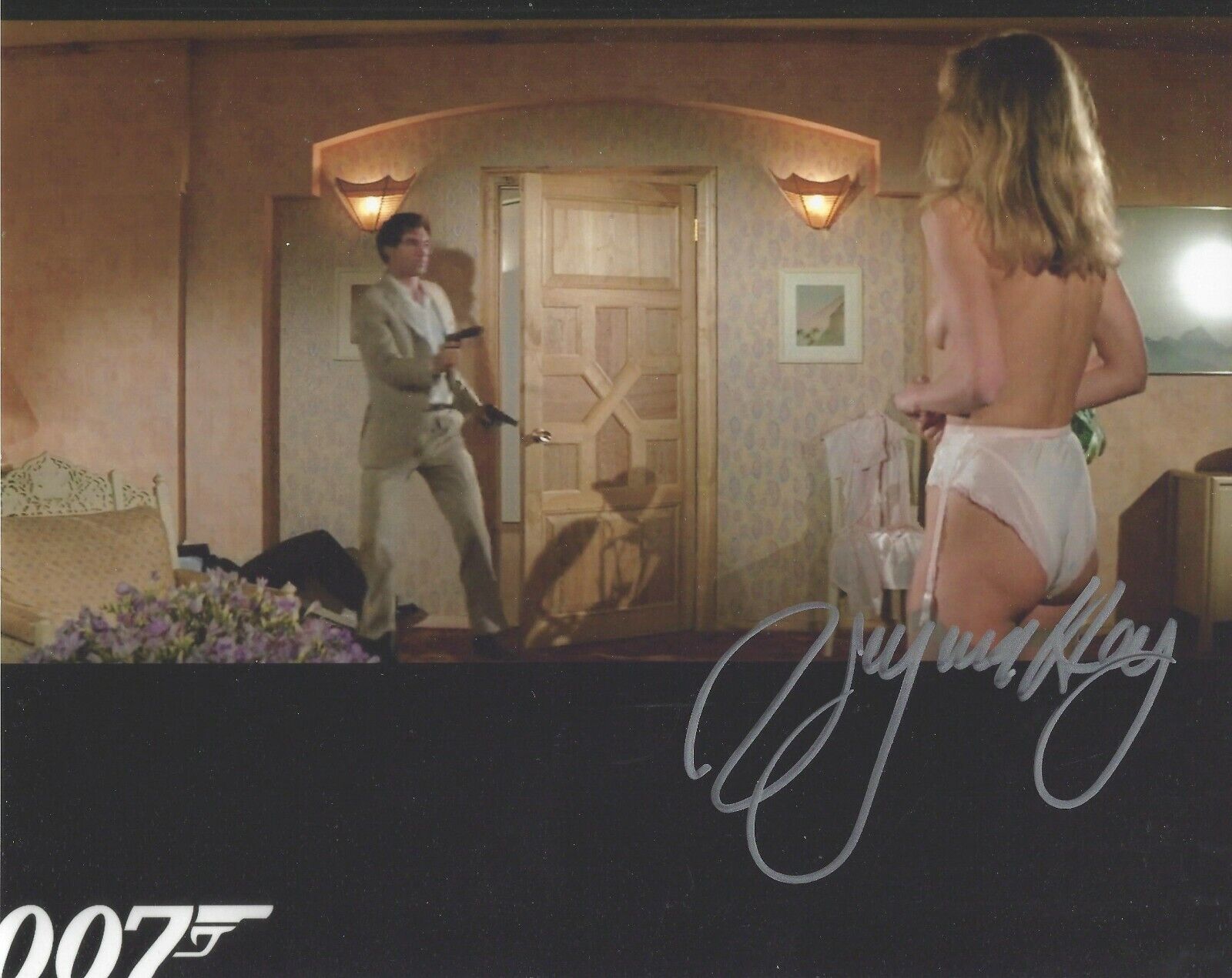 VIRGINIA HEY SIGNED 007 JAMES BOND 8x10 Photo Poster painting 1 - UACC & AFTAL RD AUTOGRAPH