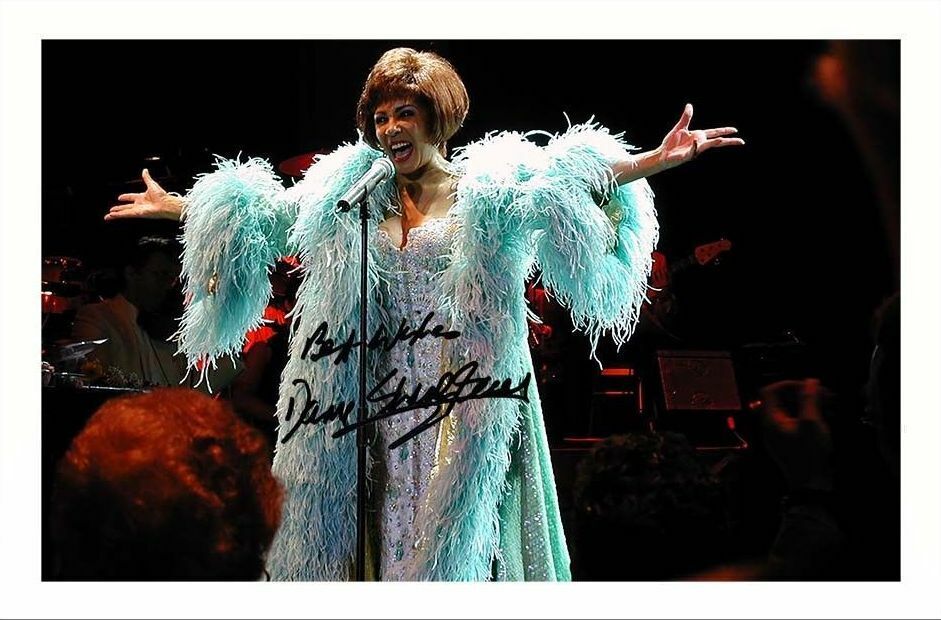 DAME SHIRLEY BASSEY AUTOGRAPH SIGNED Photo Poster painting POSTER