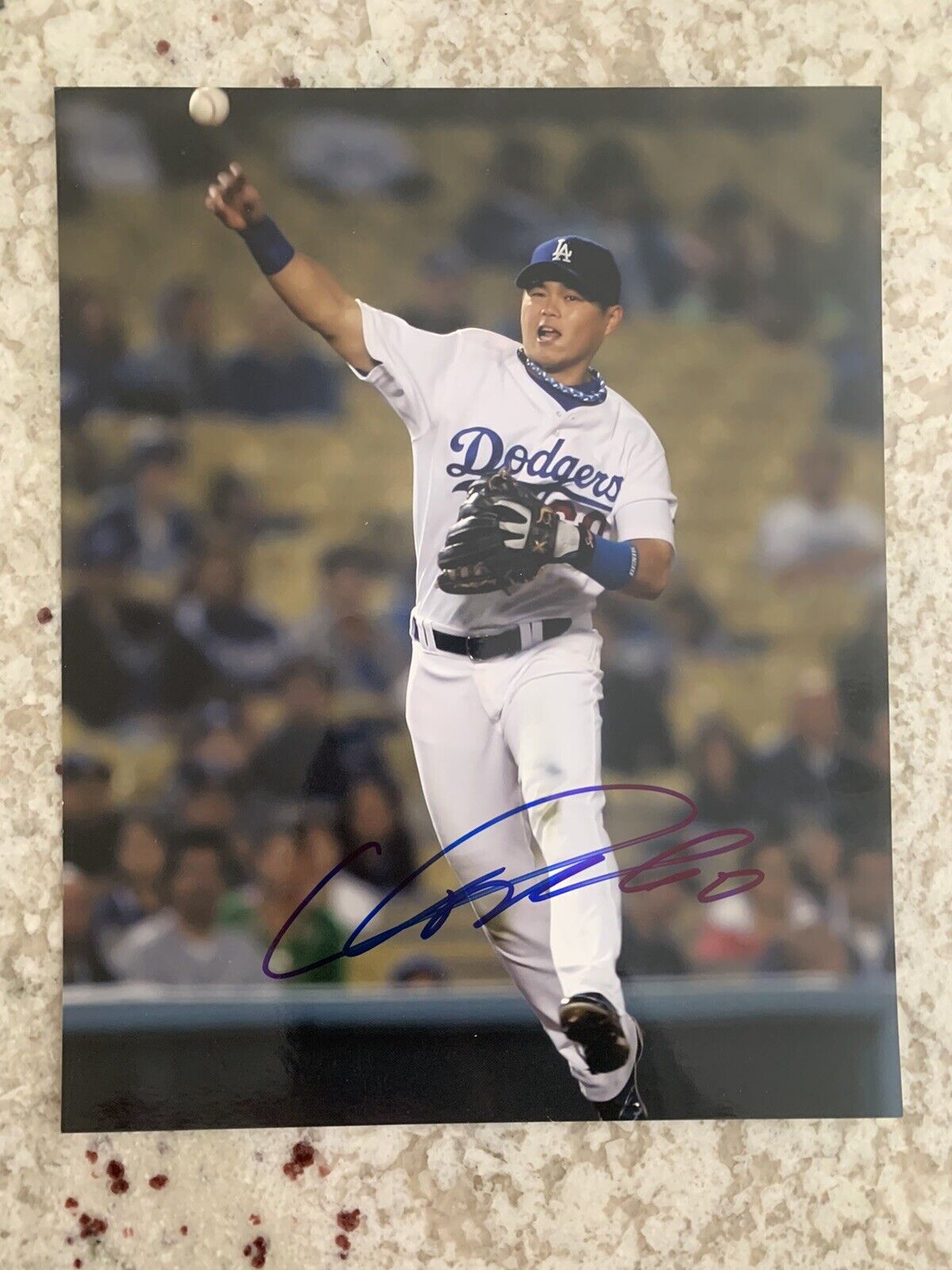 Chin-Lung Hu Signed Los Angeles Dodgers 8x10 Photo Poster painting