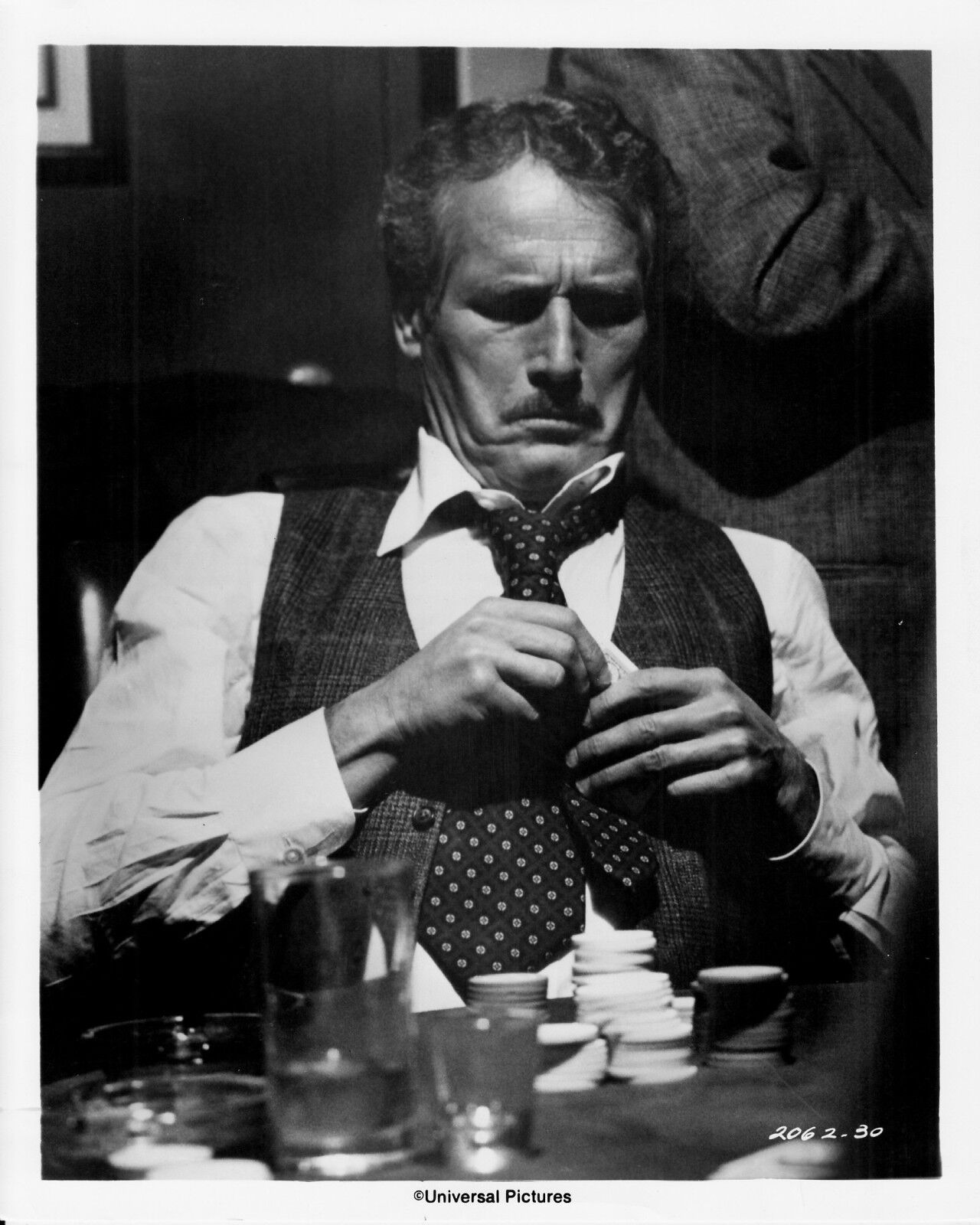 THE STING original 1973 STUDIO 8x10 classic PAUL NEWMAN CLOSEUP PLAYING POKER