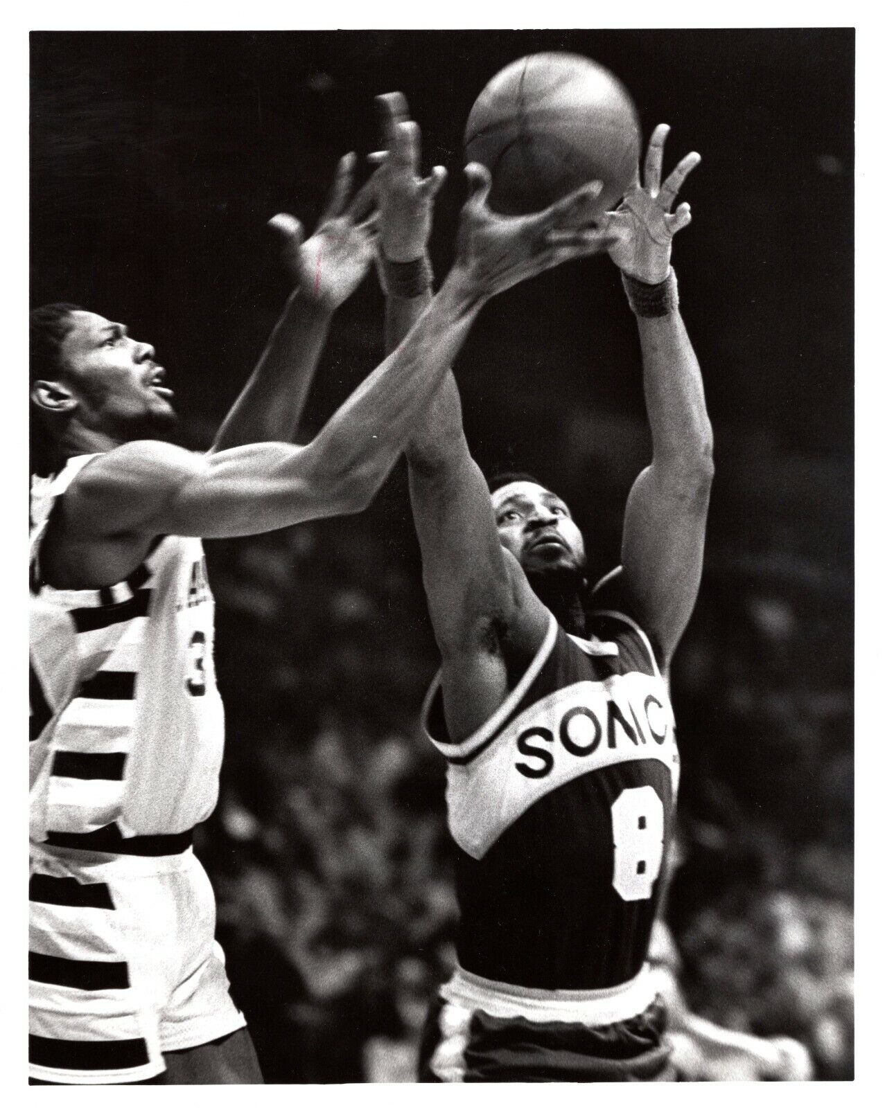 LONNIE SHELTON Seattle Super Sonics Basketball NBA 8x10 Photo Poster painting 1980 Nancy Hogue