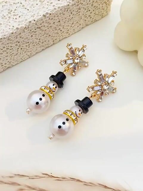 Pearl snowman zirconia earrings