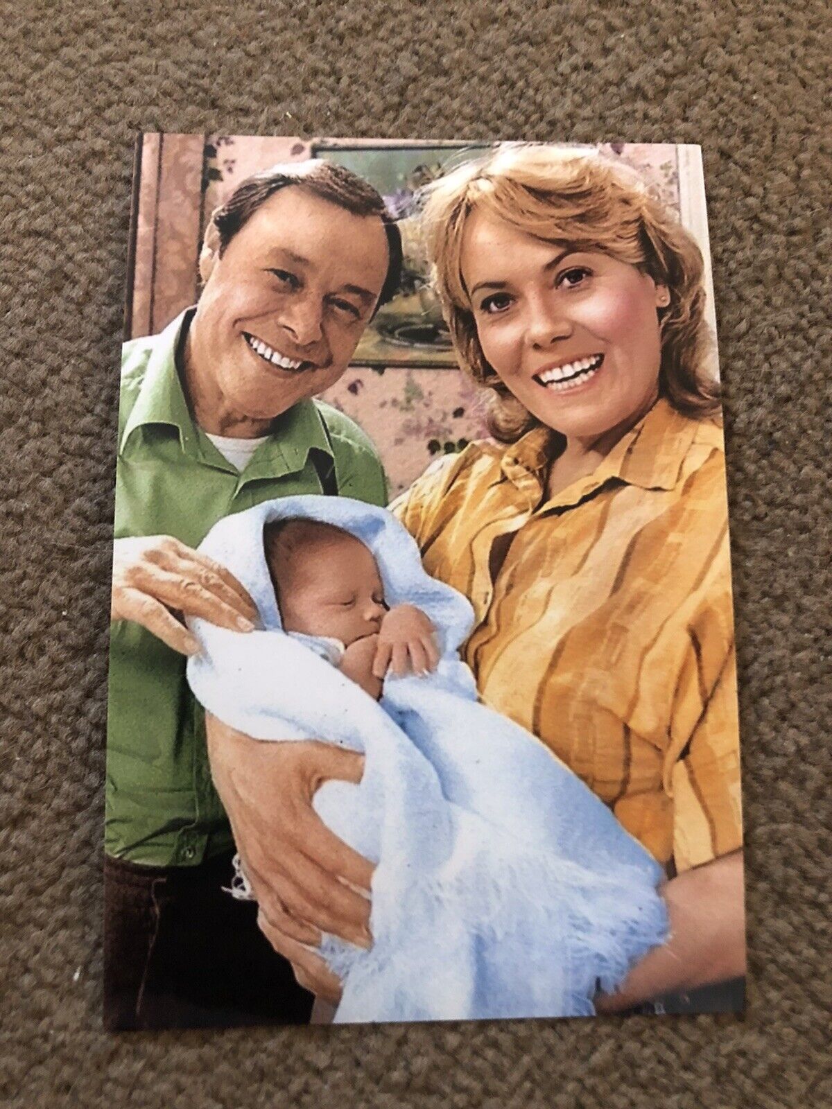 WENDY RICHARD & BILL TREACHER (EASTENDERS) UNSIGNED Photo Poster painting- 6x4”