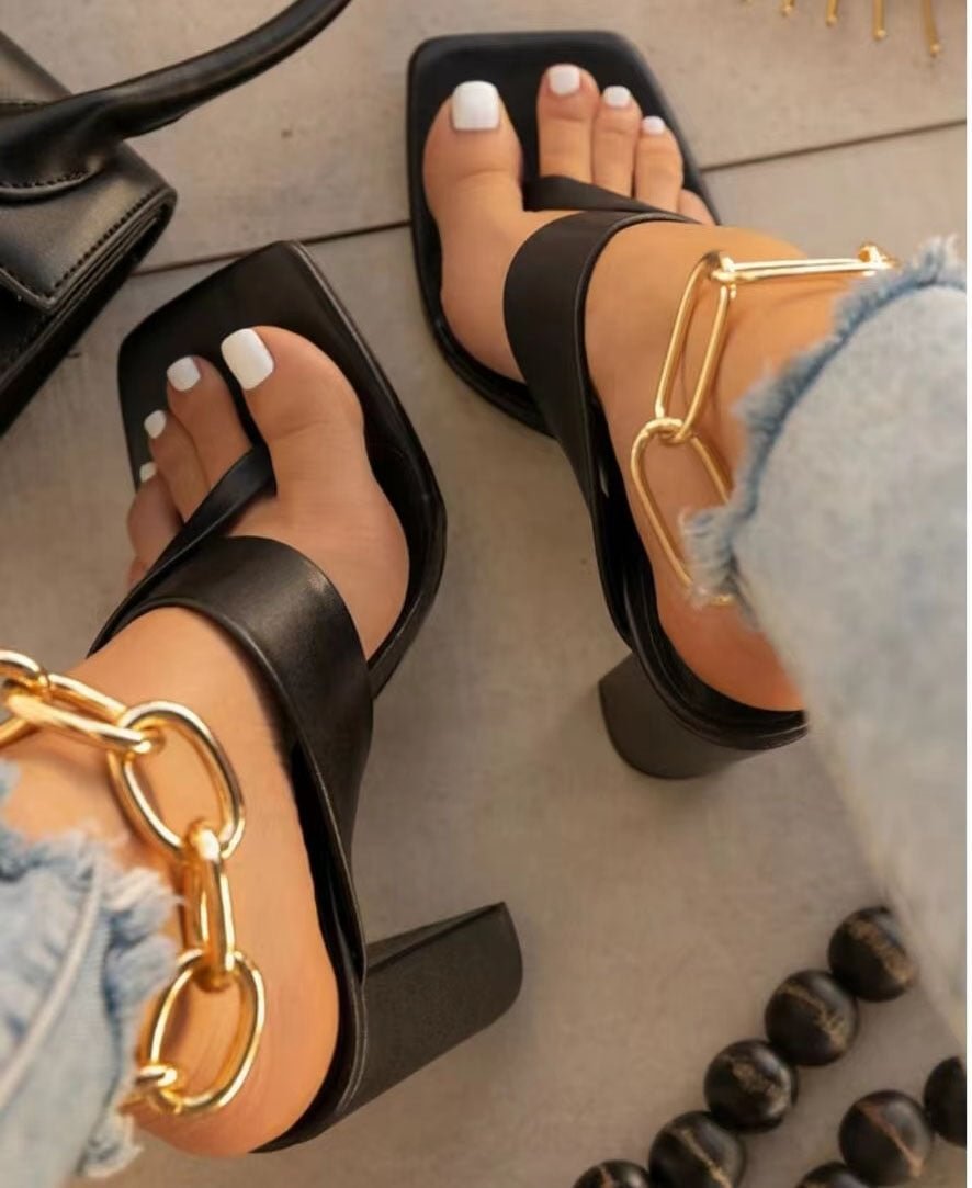 2022 New Design Clip Toe Narrow Band Female Slippers Outdoor Fashion Block Heels Sandals for Women Slides Summer Shoes