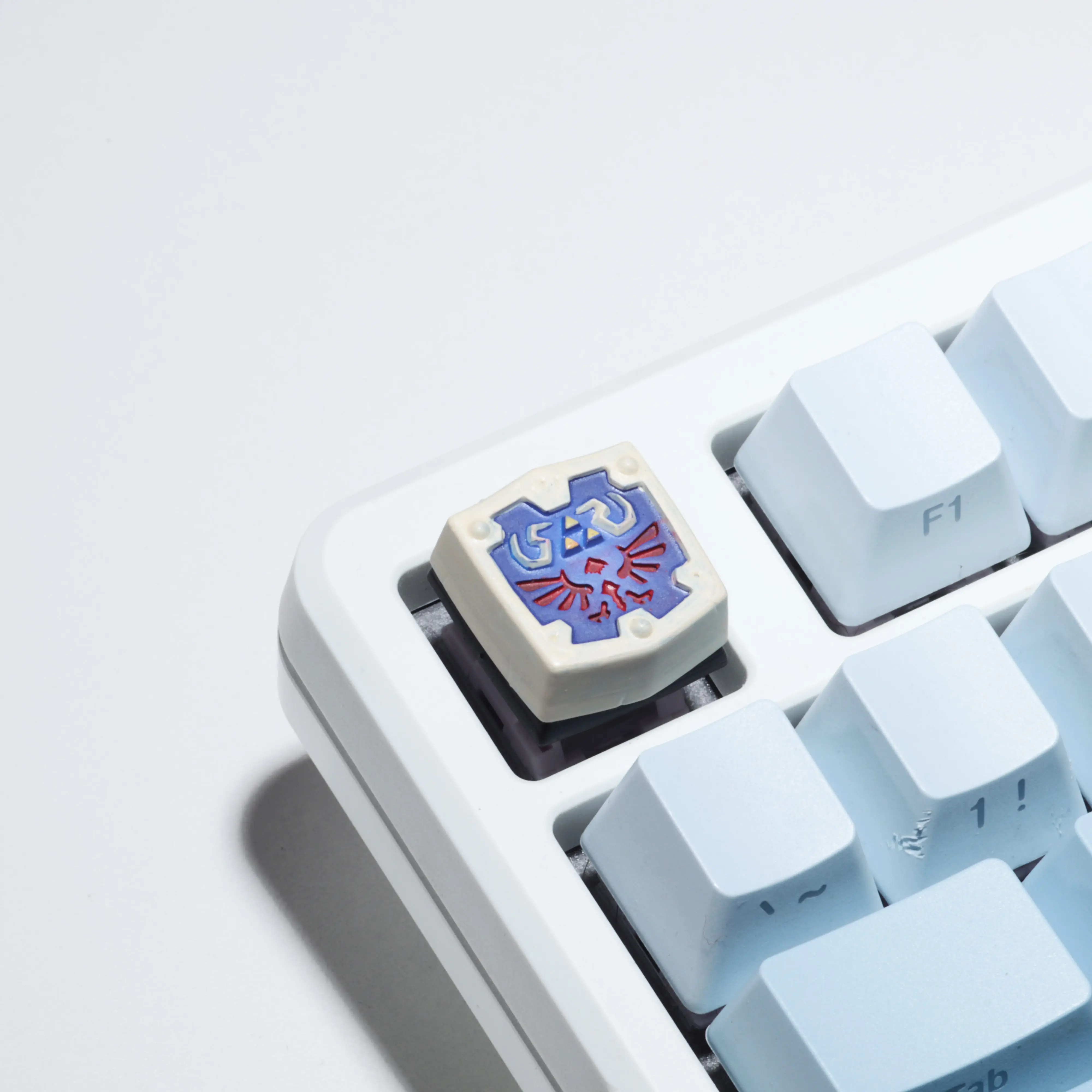 The Legend of Zelda Hylian Shield Artisan Keycap Axonkit