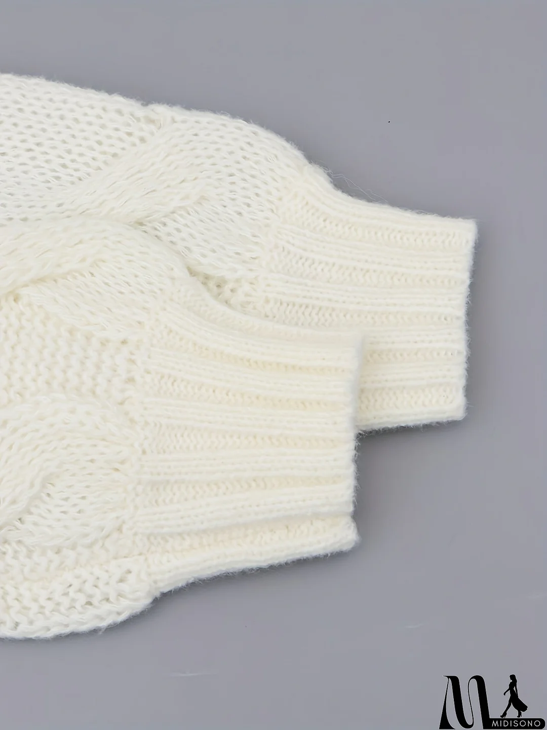 MidiSono - Casual and Comfortable Sweater