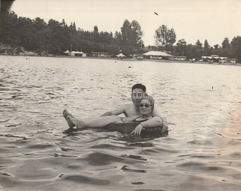 Young Couple at The Lake 8 x 10 FOUND Photo Poster paintingGRAPH Vintage bw Portrait 93 2 R