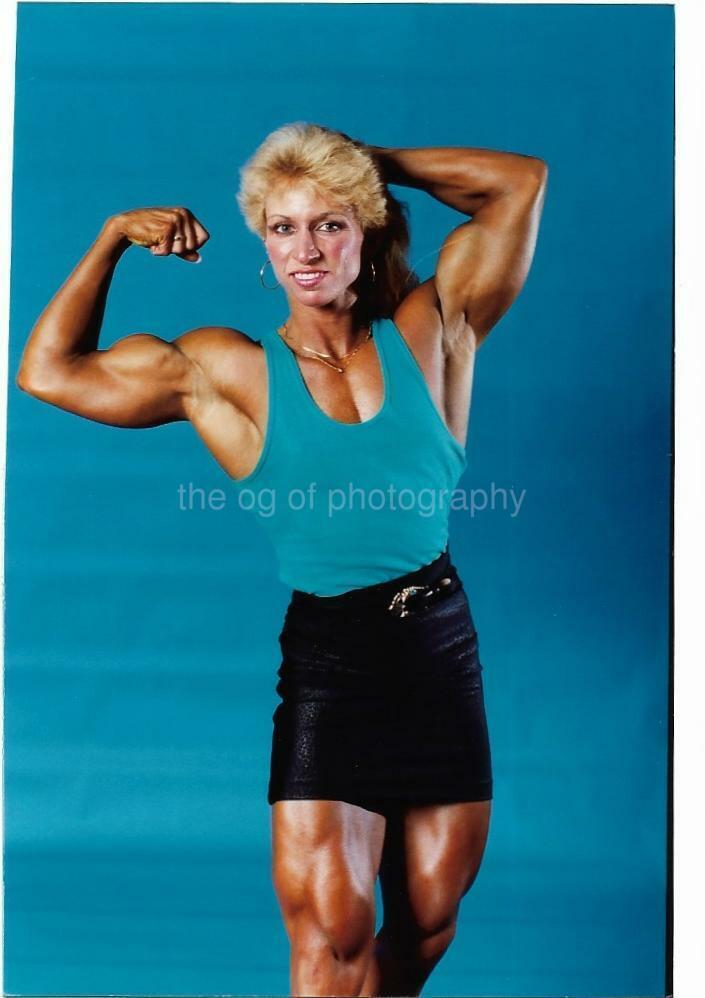 FEMALE BODYBUILDER 80's 90's FOUND Photo Poster painting Color MUSCLE GIRL Portrait EN 110 32 W