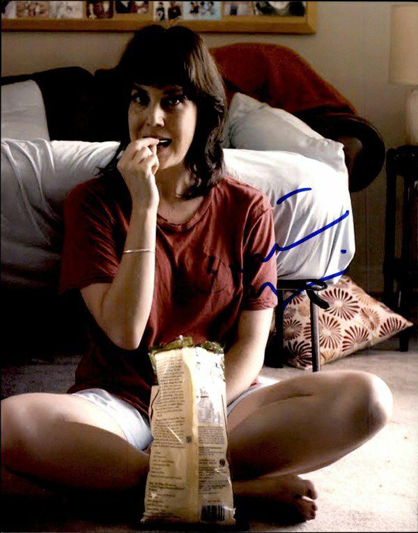 Melanie Lynskey authentic signed celebrity 8x10 Photo Poster painting W/Cert Autographed 2616q