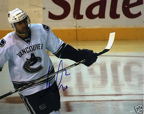 MATTIAS OHLUND VANCOUVER CANUCKS SIGNED 8X10 PICTURE