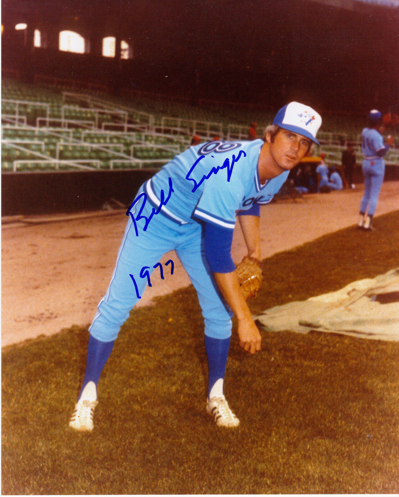 BILL SINGER TORONTO BLUE JAYS 1977 ACTION SIGNED 8x10