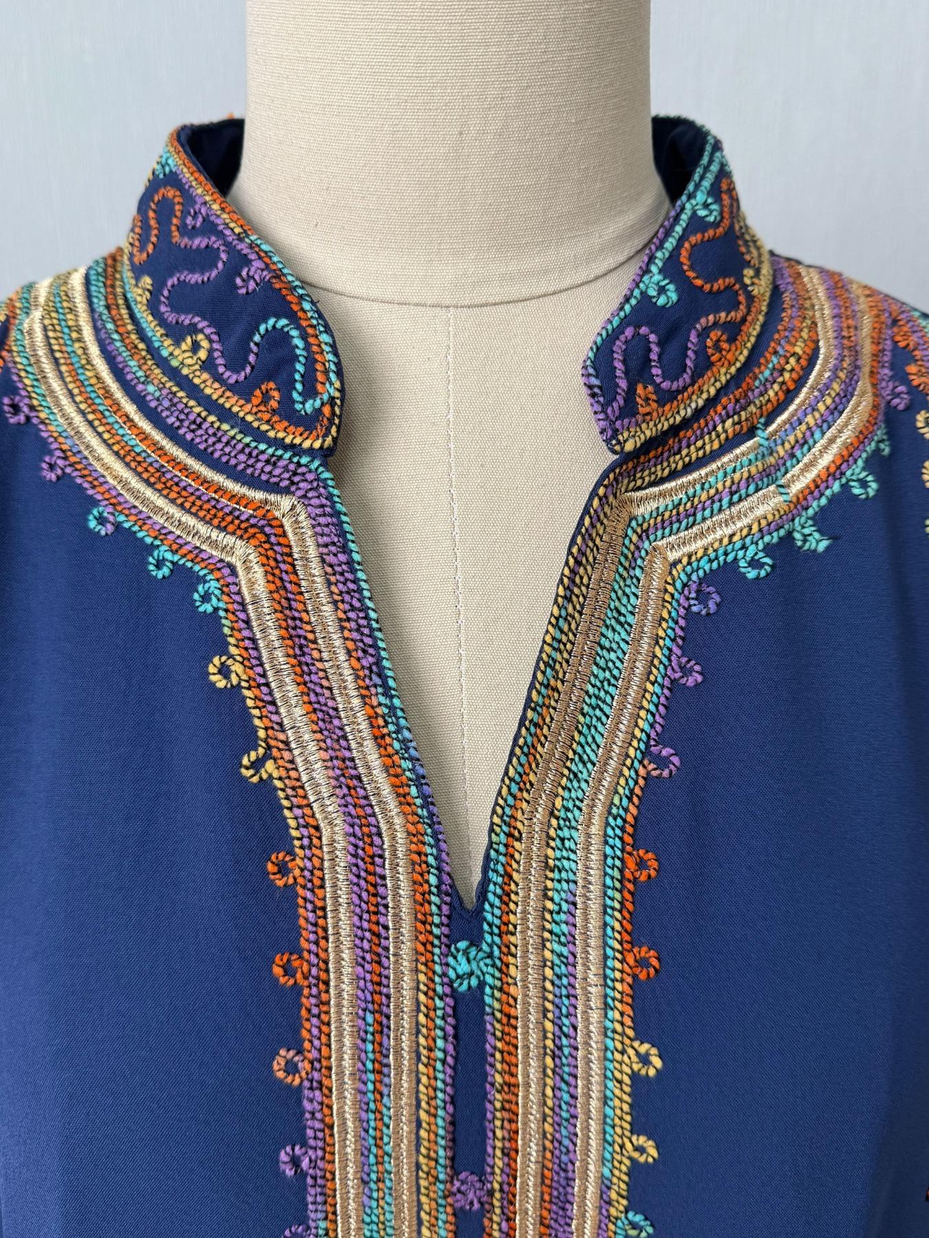 Elegant Muslim Women's Long Robe with Colorful Embroidery, Perfect for All Seasons, Stylish and Comfortable Clothing, Muslim Women Gowns