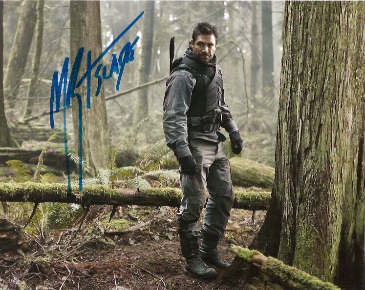 Arrow Manu Bennett Autographed Signed 8x10 Photo Poster painting COA w/proof