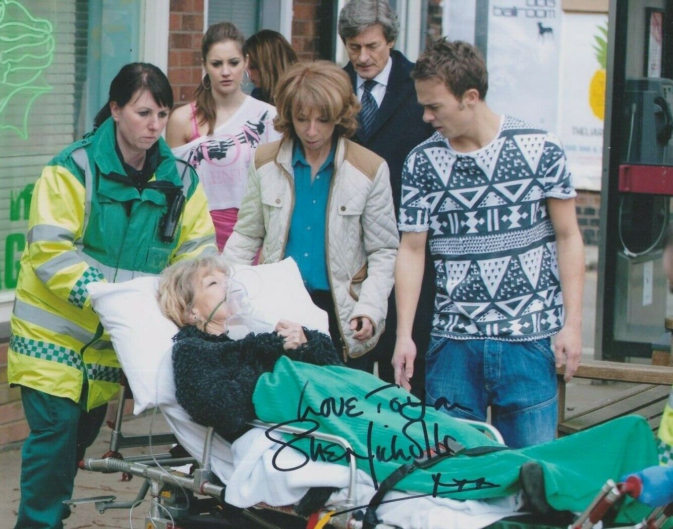 Sue Nicholls **HAND SIGNED** 8x10 Photo Poster painting ~ AUTOGRAPHED ~ Coronation Street